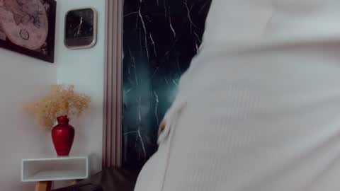 Hilary Avilan online show from 16, 4, 2026