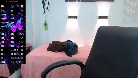 H I L A R Y online show from 4, 2, 2025