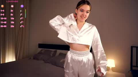 Snapshot of hip_hop_baby chatting on 20, 2, 2025 Leya Day Mary Night PvT Open online show from 20, 2, 2025