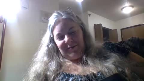 hippysnewhere online show from 9, 5, 2026