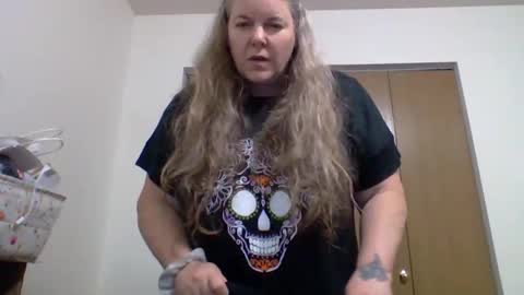 hippysnewhere online show from 26, 5, 2026