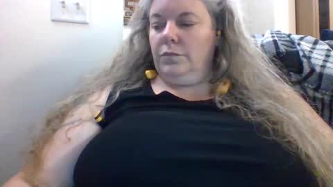 hippysnewhere online show from 4, 6, 2026