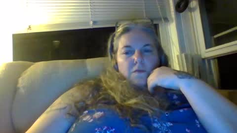 hippysnewhere online show from 15, 6, 2026