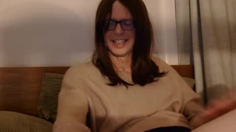 Snapshot of hiriley chatting on 1, 11, 2025 HiRiley online show from 1, 11, 2025