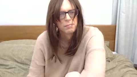 Snapshot of hiriley chatting on 6, 11, 2025 HiRiley online show from 6, 11, 2025