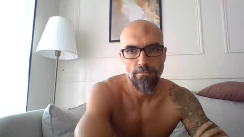 Snapshot of hocus44 chatting on 16, 7, 2026 Arthur online show from 16, 7, 2026