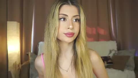 Snapshot of holayoula chatting on 11, 6, 2026 Moni Monica online show from 11, 6, 2026