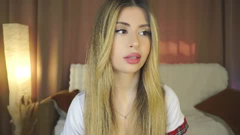 Snapshot of holayoula chatting on 23, 6, 2026 Moni Monica online show from 23, 6, 2026