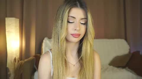 Snapshot of holayoula chatting on 1, 7, 2026 Moni Monica online show from 1, 7, 2026