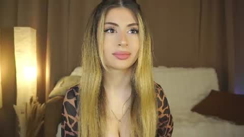 Snapshot of holayoula chatting on 5, 7, 2026 Moni Monica online show from 5, 7, 2026