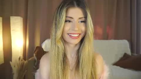 Snapshot of holayoula chatting on 8, 7, 2026 Moni Monica online show from 8, 7, 2026