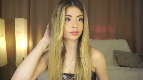 Snapshot of holayoula chatting on 9, 7, 2026 Moni Monica online show from 9, 7, 2026