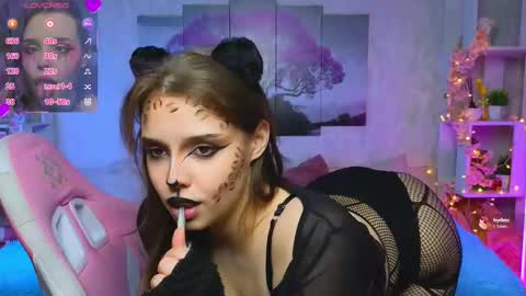 Lux online show from 8, 3, 2025