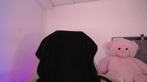 holly_16 online show from 9, 11, 2025