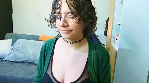 Holly and Honey online show from 19, 9, 2025