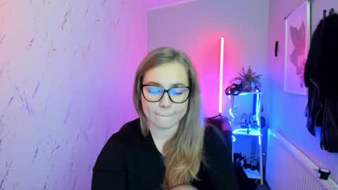 Holly online show from 11, 11, 2025