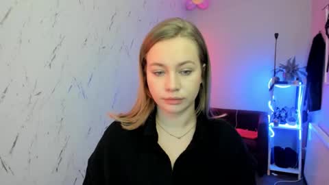 Holly online show from 4, 2, 2026