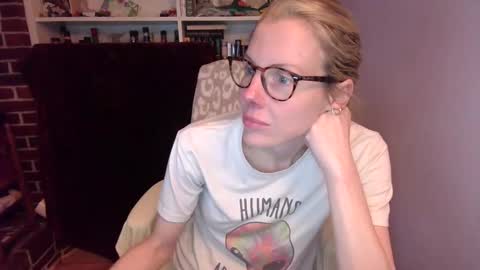 holly_bourbon online show from 10, 3, 2026