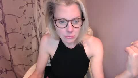 holly_bourbon online show from 25, 4, 2026