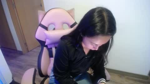 Snapshot of holly_rose69 chatting on 17, 10, 2025 Holly online show from 17, 10, 2025