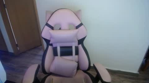 Snapshot of holly_rose69 chatting on 24, 11, 2025 Holly online show from 24, 11, 2025