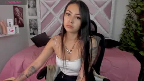 Snapshot of holly_rose69 chatting on 16, 12, 2025 Holly online show from 16, 12, 2025