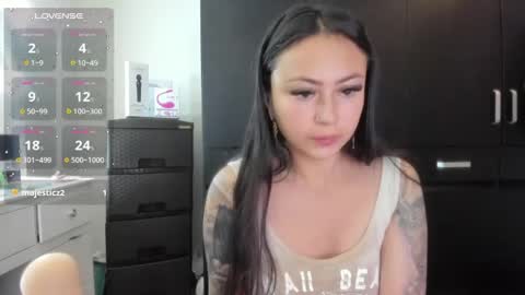 Holly online show from 15, 4, 2026