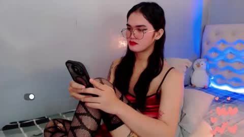 Snapshot of holly_sunshine69 chatting on 18, 4, 2026 Apple online show from 18, 4, 2026