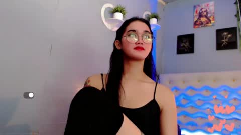Snapshot of holly_sunshine69 chatting on 15, 6, 2026 Apple online show from 15, 6, 2026