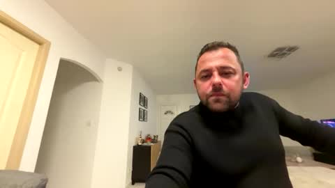 hollyandelon online show from 8, 2, 2026