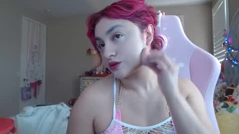 Holly Kitty online show from 5, 3, 2025