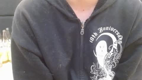 Holly Hawkes online show from 3, 2, 2025