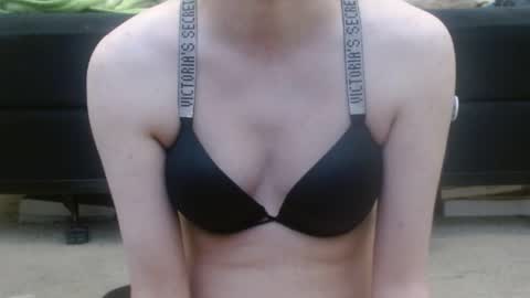 Holly Hawkes online show from 8, 3, 2025