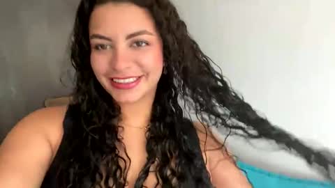 Snapshot of hollykoff chatting on 8, 3, 2025 space online show from 8, 3, 2025