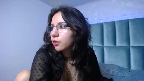 hollypeach_ online show from 1, 12, 2025