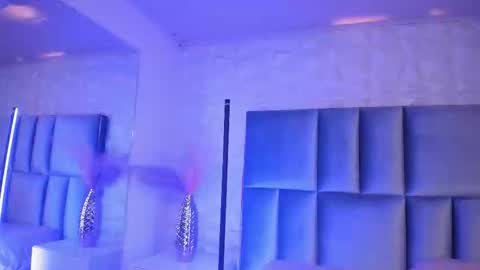 hollypeach_ online show from 11, 2, 2026