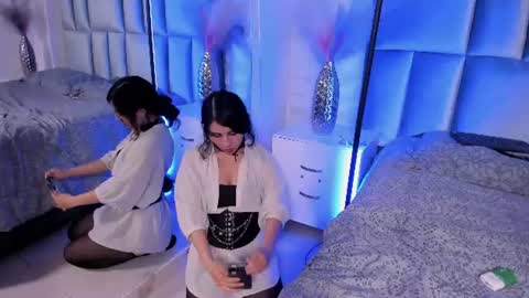 hollypeach_ online show from 15, 7, 2026