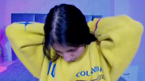 hollypeach_ online show from 20, 7, 2026