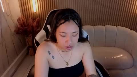 Holly  online show from 1, 11, 2025