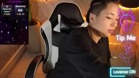 Holly  online show from 20, 11, 2025