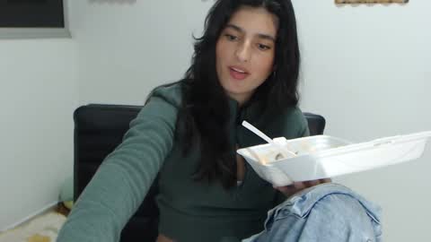 hollyshit_ online show from 1, 3, 2025