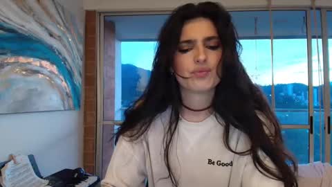 hollyshit_ online show from 28, 9, 2025