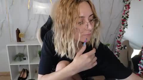 Snapshot of hollyy_pollyyyy chatting on 28, 6, 2026 Polly online show from 28, 6, 2026