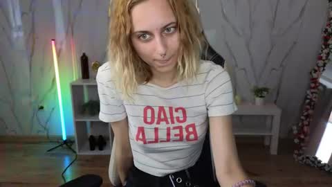 Snapshot of hollyy_pollyyyy chatting on 19, 7, 2026 Polly online show from 19, 7, 2026
