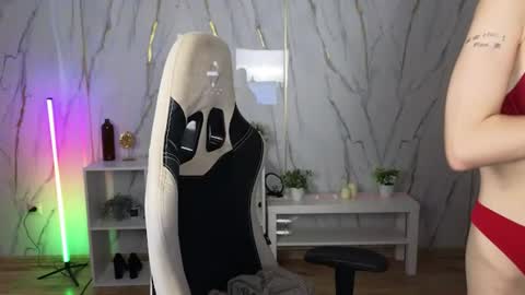 Snapshot of hollyy_pollyyyy chatting on 27, 7, 2026 Polly online show from 27, 7, 2026