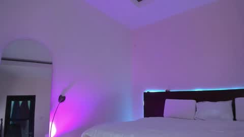 Kira Purrr online show from 14, 2, 2025