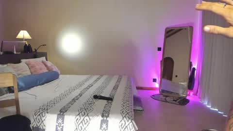 Kira Purrr online show from 18, 4, 2026