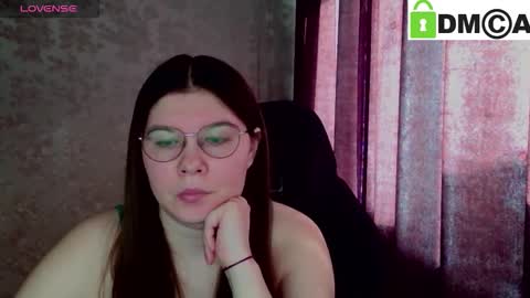 Welcome guys  Pleasure to see you all here  My name is MichaelaTip menu is active Private is open  online show from 14, 3, 2026