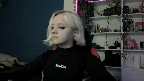 holy_mistresss online show from 18, 11, 2025