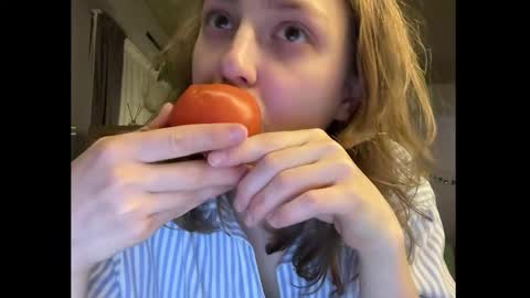 Snapshot of holydori chatting on 24, 10, 2025 dori not holy get my tg channel with link from description under last photo online show from 24, 10, 2025